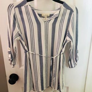 Blue and white striped top 🌸